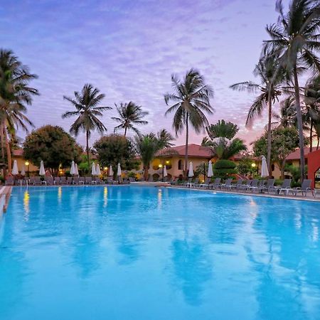 Ocean Bay Hotel & Resort Bakau Exteriör bild