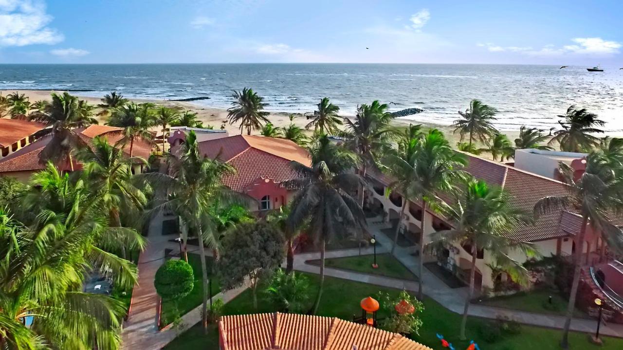 Ocean Bay Hotel & Resort Bakau Exteriör bild