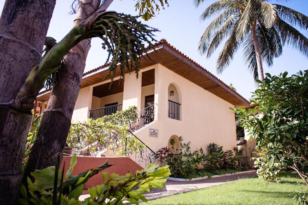Ocean Bay Hotel & Resort Bakau Exteriör bild