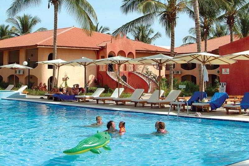 Ocean Bay Hotel & Resort Bakau Exteriör bild