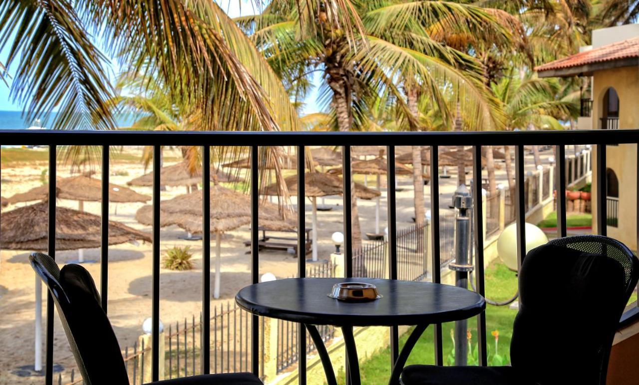 Ocean Bay Hotel & Resort Bakau Exteriör bild