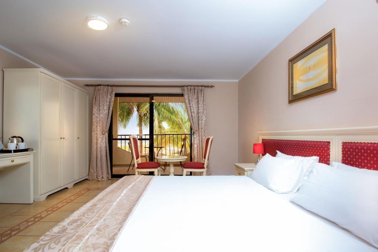 Ocean Bay Hotel & Resort Bakau Exteriör bild
