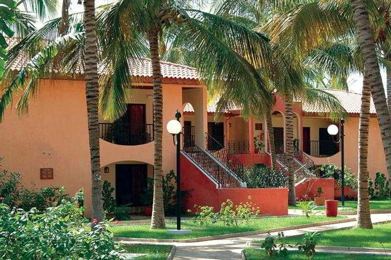 Ocean Bay Hotel & Resort Bakau Exteriör bild