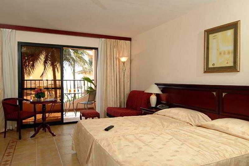 Ocean Bay Hotel & Resort Bakau Exteriör bild