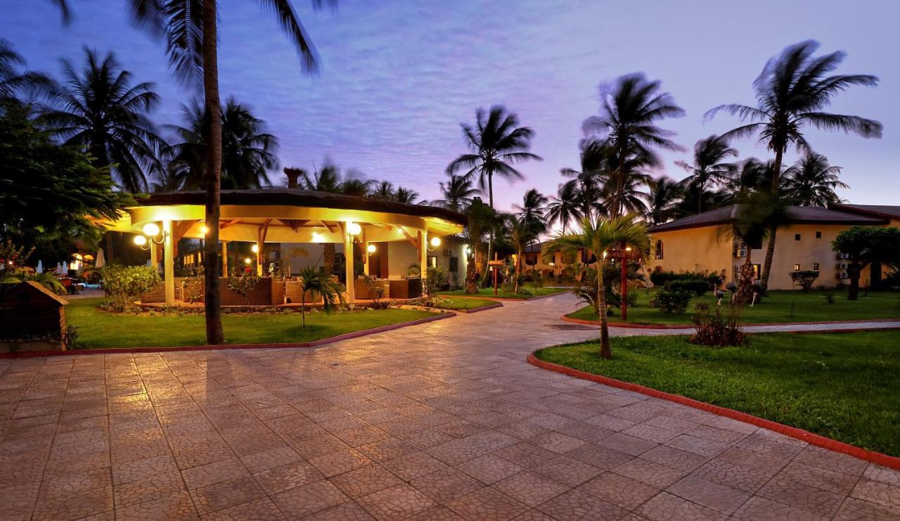 Ocean Bay Hotel & Resort Bakau Exteriör bild